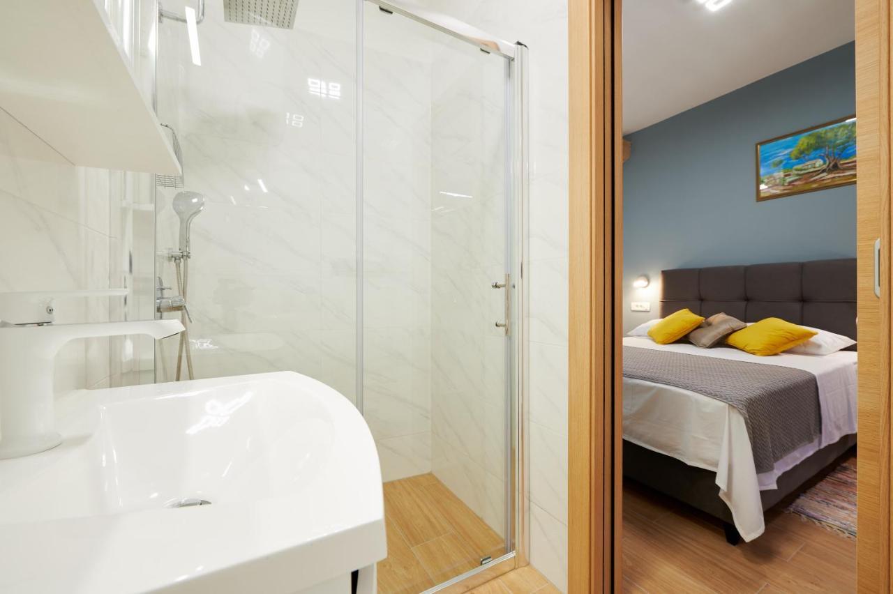 Bed and Breakfast Tomy - Katy Trogir Exterior foto